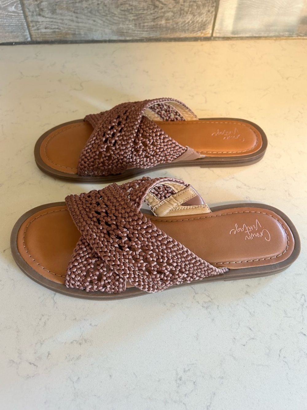 Like New Crown Vintage Antola Bronze Crochet Woven Boho Flat Slip On Sandal - Picture 10 of 15